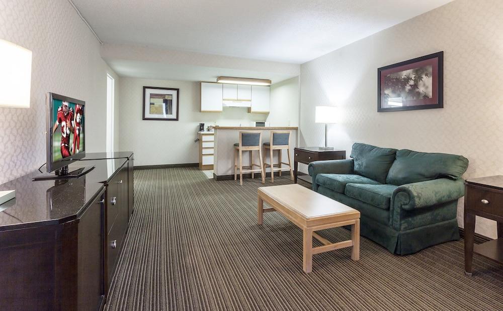 Red Roof Inn & Suites Dekalb Bagian luar foto