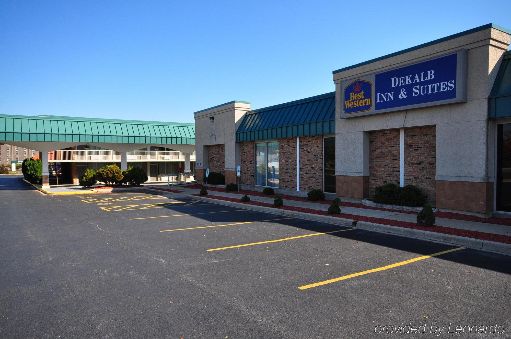 Red Roof Inn & Suites Dekalb Bagian luar foto