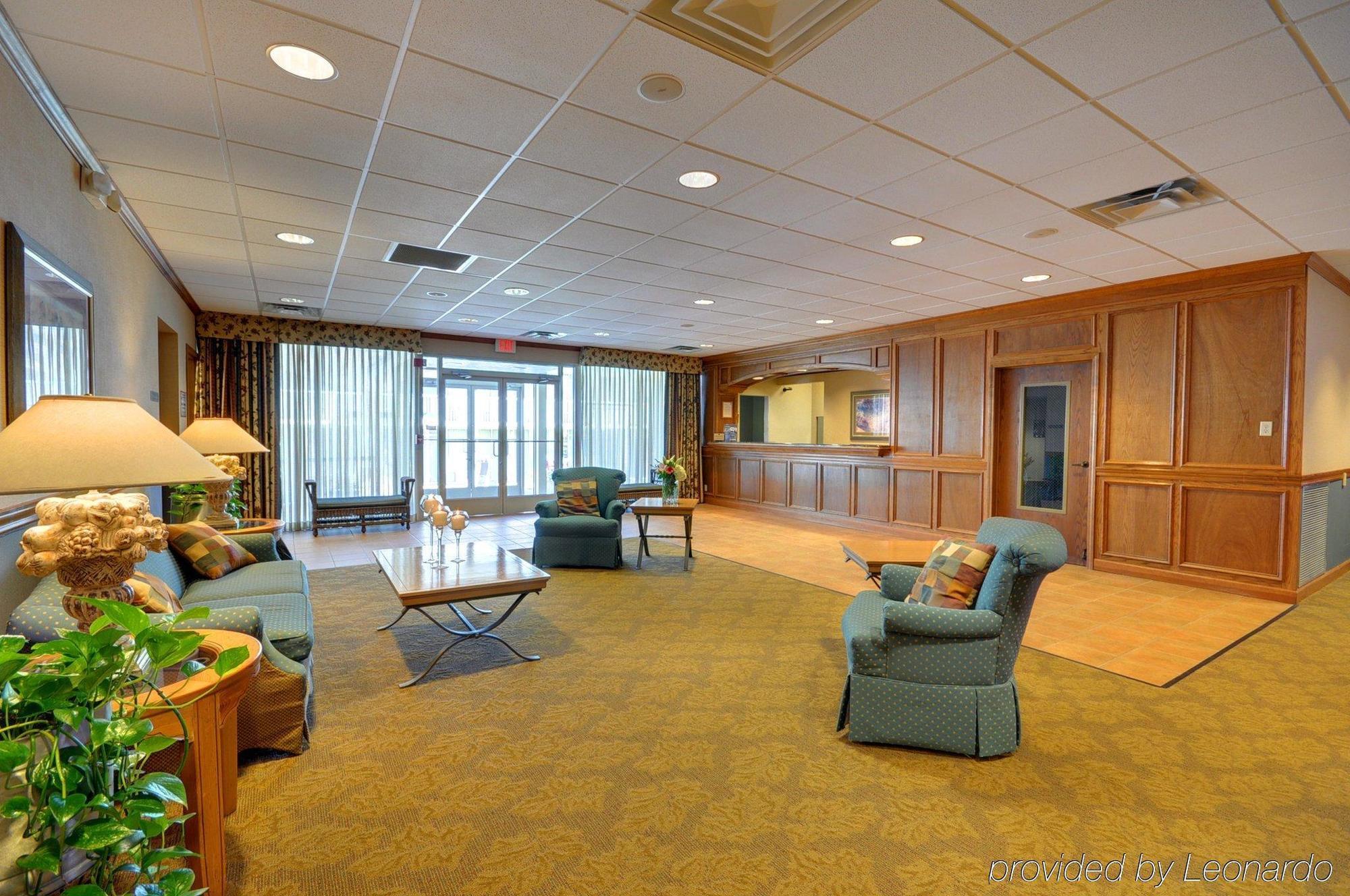 Red Roof Inn & Suites Dekalb Bagian luar foto